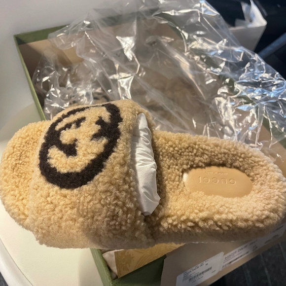Gucci Slippers - Picture 1 of 5
